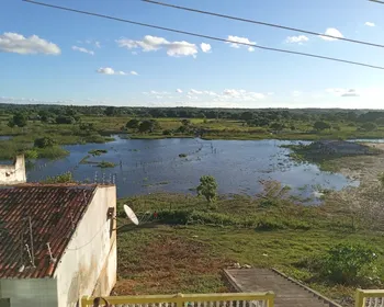 Homem é achado morto enrolado em fios em São Brás e perícia aponta possível choque elétrico