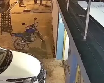 Imagens mostram momento em que idosa é atropelada e morta durante manobra em garagem