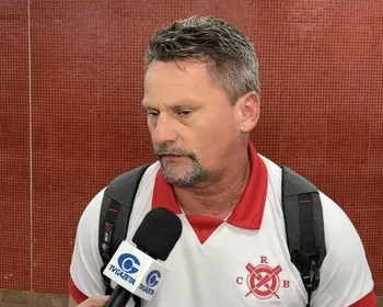 Fábio Matias celebra invencibilidade, mas freia euforia no CRB: "Pés no chão"