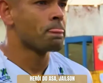 Jailson, do ASA, chora após marcar gol da vitória alvinegra