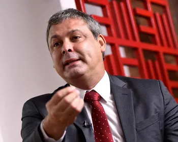 Lindbergh cita reciprocidade e "traidores da pátria": "Tariflávio"