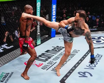 Maurício Ruffy conquista prêmio de Nocaute do Ano no World MMA Awards