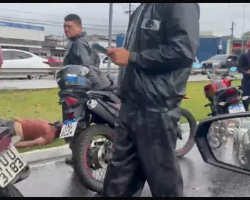 Motociclista sofre queda após ser fechado por veículo na Durval de Góes Monteiro