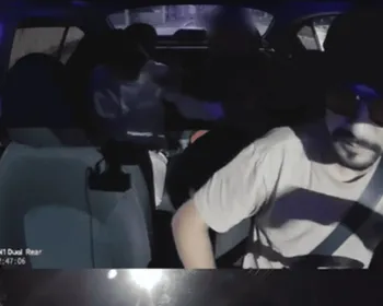 Motorista expulsa passageiros de carro após fala racista sobre música