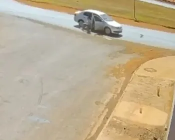Mulher se joga de carro em movimento por medo de ser morta por marido