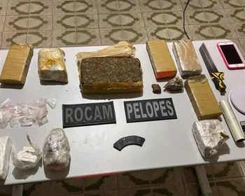 PM apreende mais de 4 kg de drogas em residência após denúncia em Arapiraca