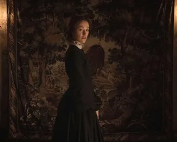 ‘Psicopata Vitoriana’, terror de época com Maika Monroe, ganha trailer