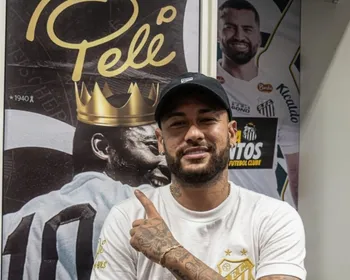 Quase R$ 2 milhões: veja os itens de Pelé arrematados com lances elevados no leilão de Neymar