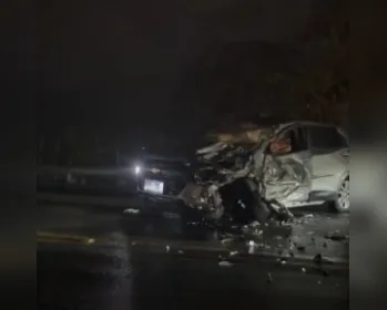 Quatro pessoas ficam presas em carro após colisão e são resgatadas na BR-316