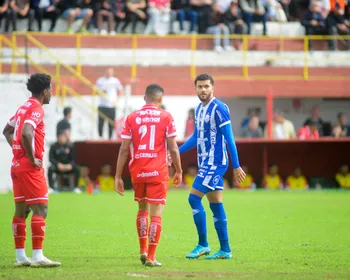 Bola rolando para o segundo tempo de São Luiz x CSA; siga ao vivo na TV Gazeta