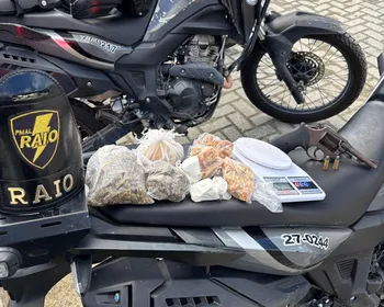 Suspeito de tráfico tenta fugir, entra em luta com policiais e acaba preso em Maceió