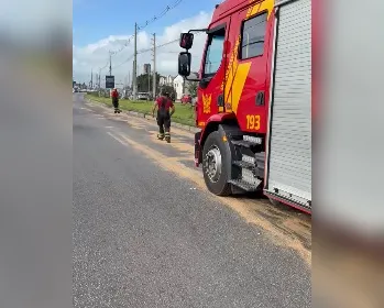 Vazamento de óleo interdita trecho da Avenida Menino Marcelo