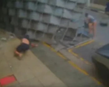 Estrutura de metal cai sobre grupo com crianças em São Paulo