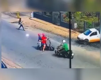 Vídeo: câmera registra quase colisão entre motocicleta e ciclomotor elétrico