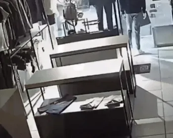 Vídeo mostra momento em que carro invade e destrói loja na Mangabeiras; veja como ficou