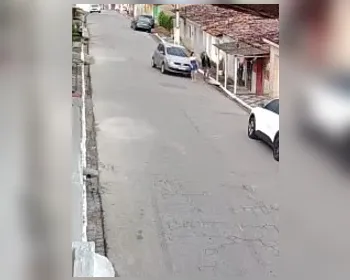 Vídeo mostra momento em que duas mulheres são atropeladas no interior de Alagoas