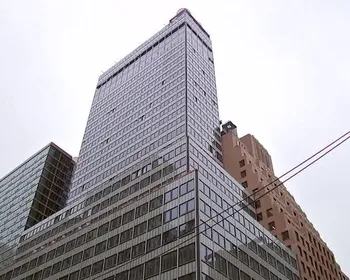 Vídeo: Veja momento em que consulado do Brasil em NY é esvaziado