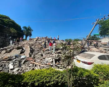 Vídeos mostram destruição causada por terremoto de magnitude 7,4 na Colômbia