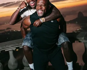 Vini Jr. encontra Terry Crews no Cristo Redentor após meme de 'As Branquelas' conquistar a Copa