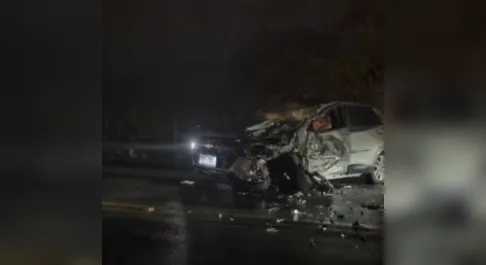 Quatro pessoas ficam presas em carro após colisão e são resgatadas na BR-316