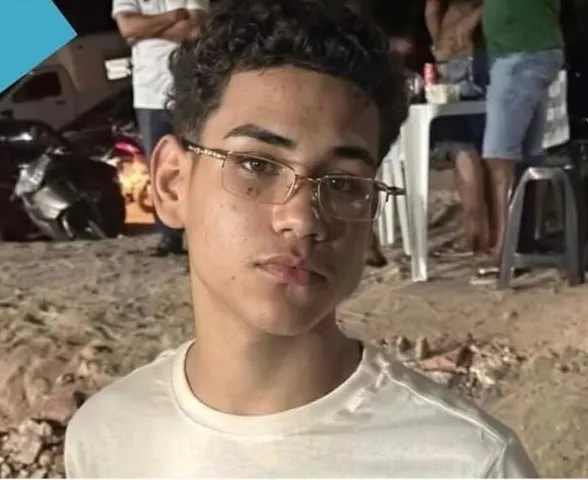 Adolescente de 14 anos morre após colisão entre moto e caminhão na AL-220