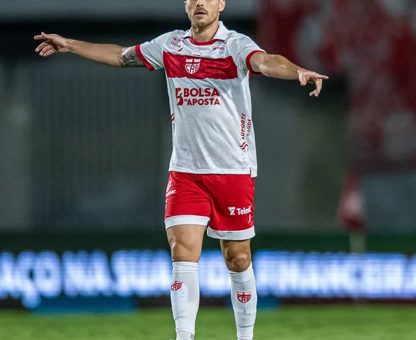 Bressan admite fragilidade defensiva do CRB e cobra reação: 'coletivo precisa melhorar'