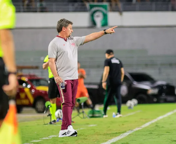 Fábio Matias elogia atuação do CRB e prioriza busca pelo resultado para seguir no G-6