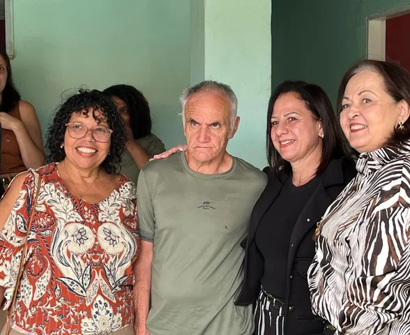 Homem que teve parentes localizados após 13 anos em abrigo do Sertão de AL reencontra irmã e sobrinha