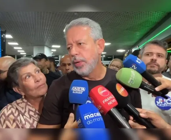 Lira expõe negociação com JHC e diz que aliança saiu “dentro dos 45”