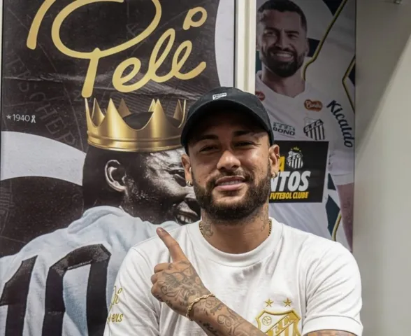 Quase R$ 2 milhões: veja os itens de Pelé arrematados com lances elevados no leilão de Neymar