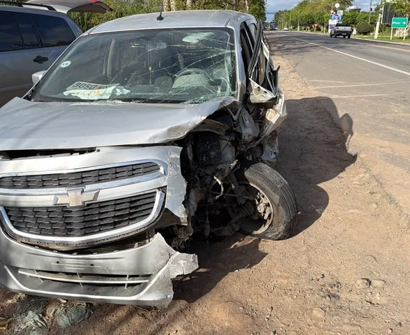 Vídeo: grave acidente entre carros deixa três feridos na BR-316