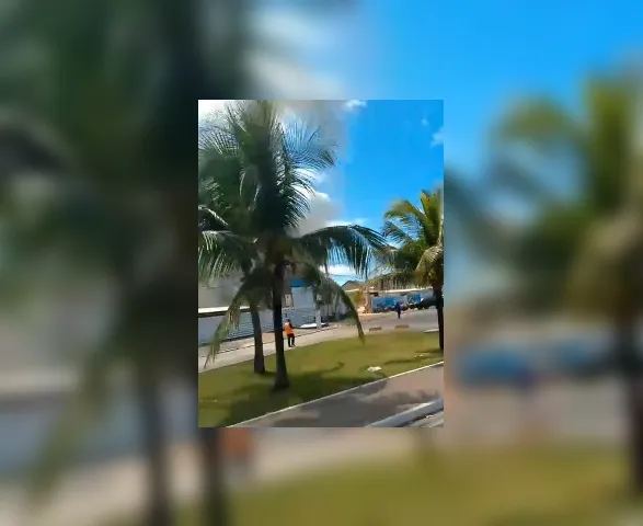 VÍDEO: Máquina pega fogo após explosão durante abastecimento em obra no Jaraguá