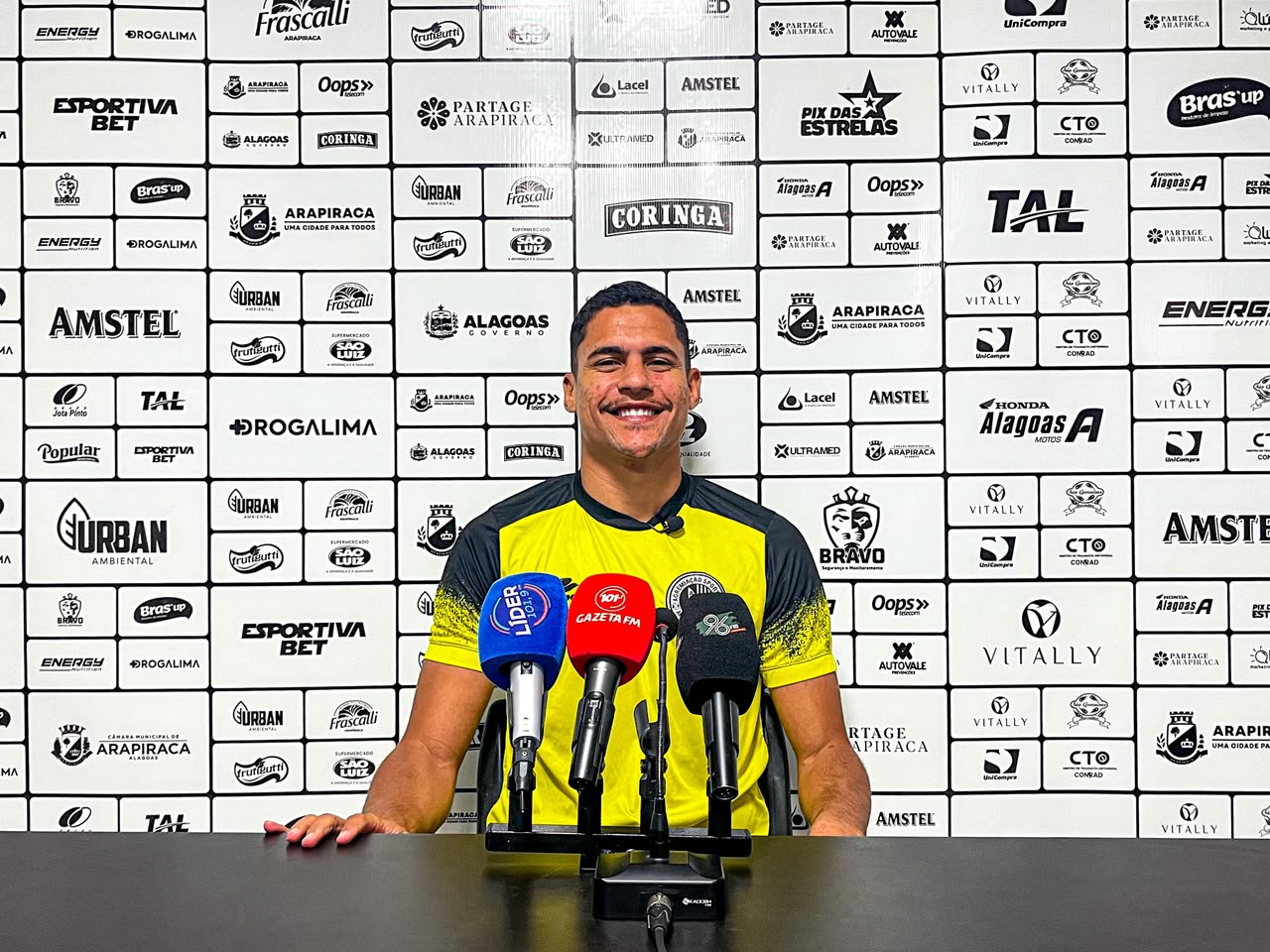 Alex Bruno projeta apoio da torcida do ASA e reforça foco no acesso: "Vou dar o melhor"