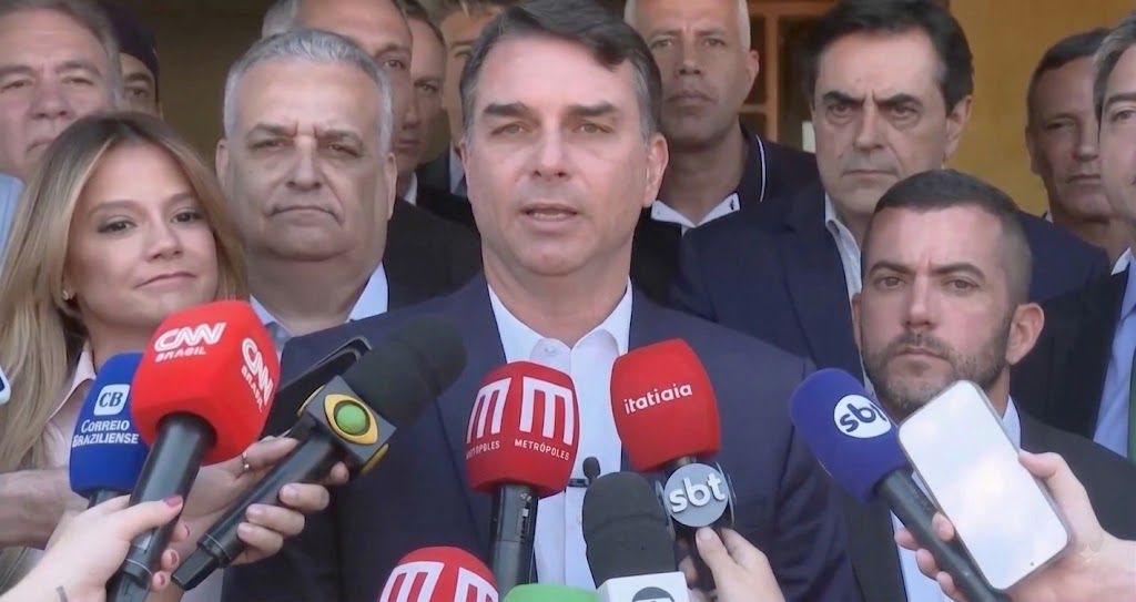 Flávio defende Alfredo e descarta mudança na chapa: 'Pessoa preparada e de coragem'