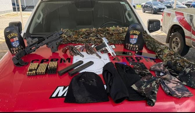 Grupo armado e com roupas camufladas é alvo da PM; suspeito morre em confronto no Benedito Bentes