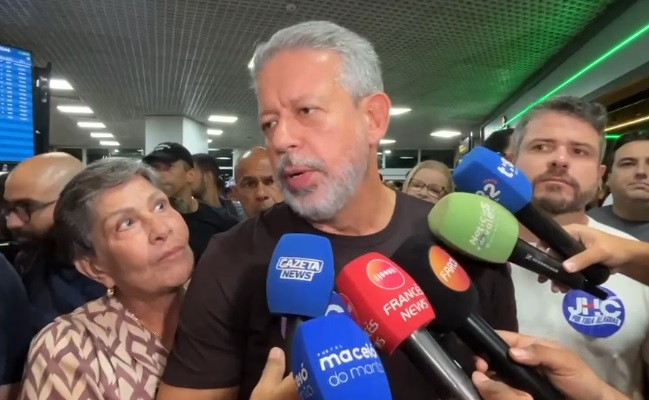 Lira expõe negociação com JHC e diz que aliança saiu “dentro dos 45”
