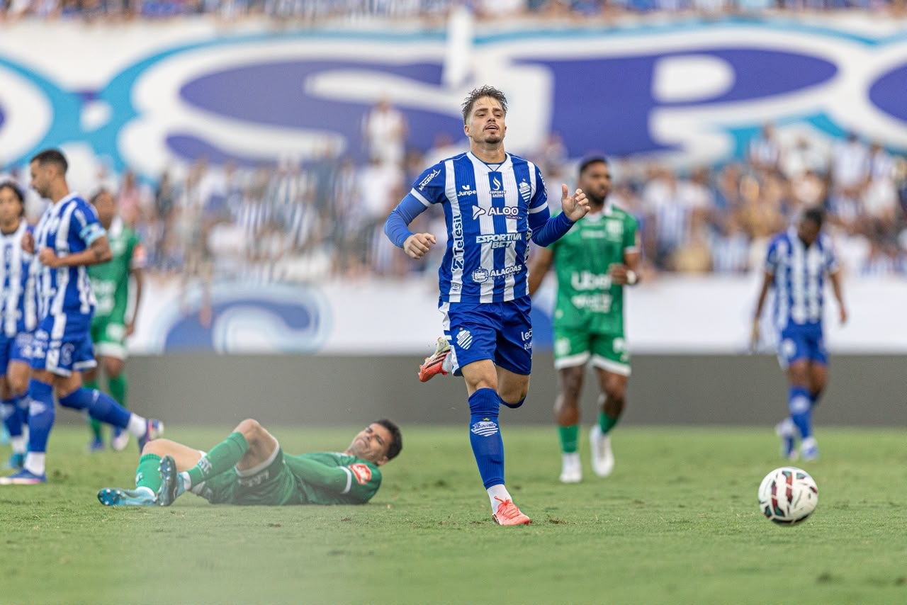 Marlon Araújo explica estratégia do Uberlândia que surpreendeu o CSA