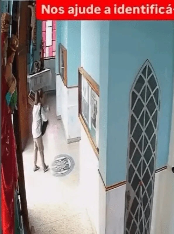 Mulher é flagrada jogando fezes dentro de igreja no interior