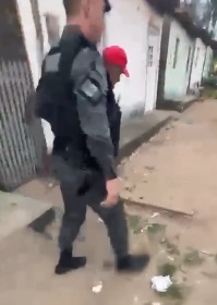 PM prende homem com mandado por latrocínio e ocultação de cadáver em Penedo