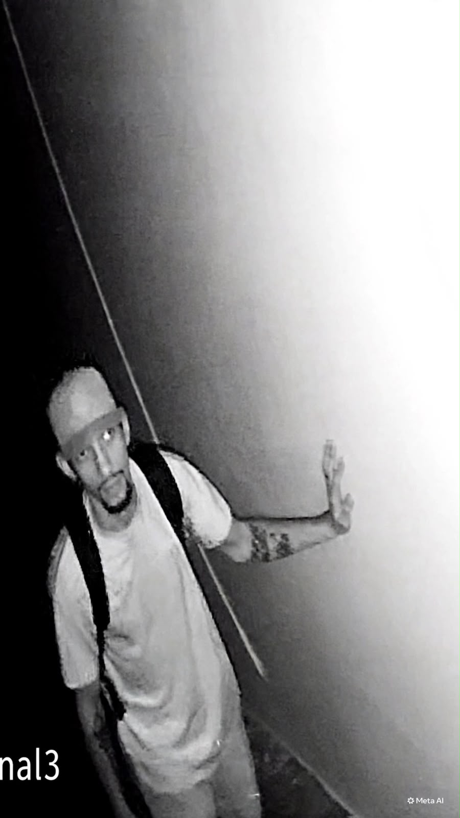 Vídeo: homem invade igreja evangélica e furta equipamentos no Farol