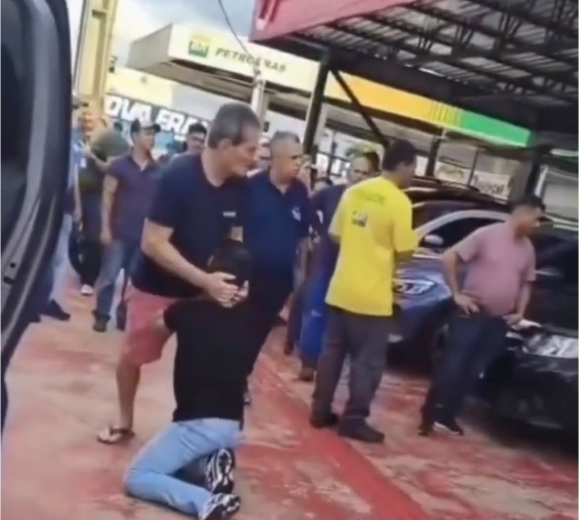 Vídeo: pai encontra filho morto após ser baleado no trabalho