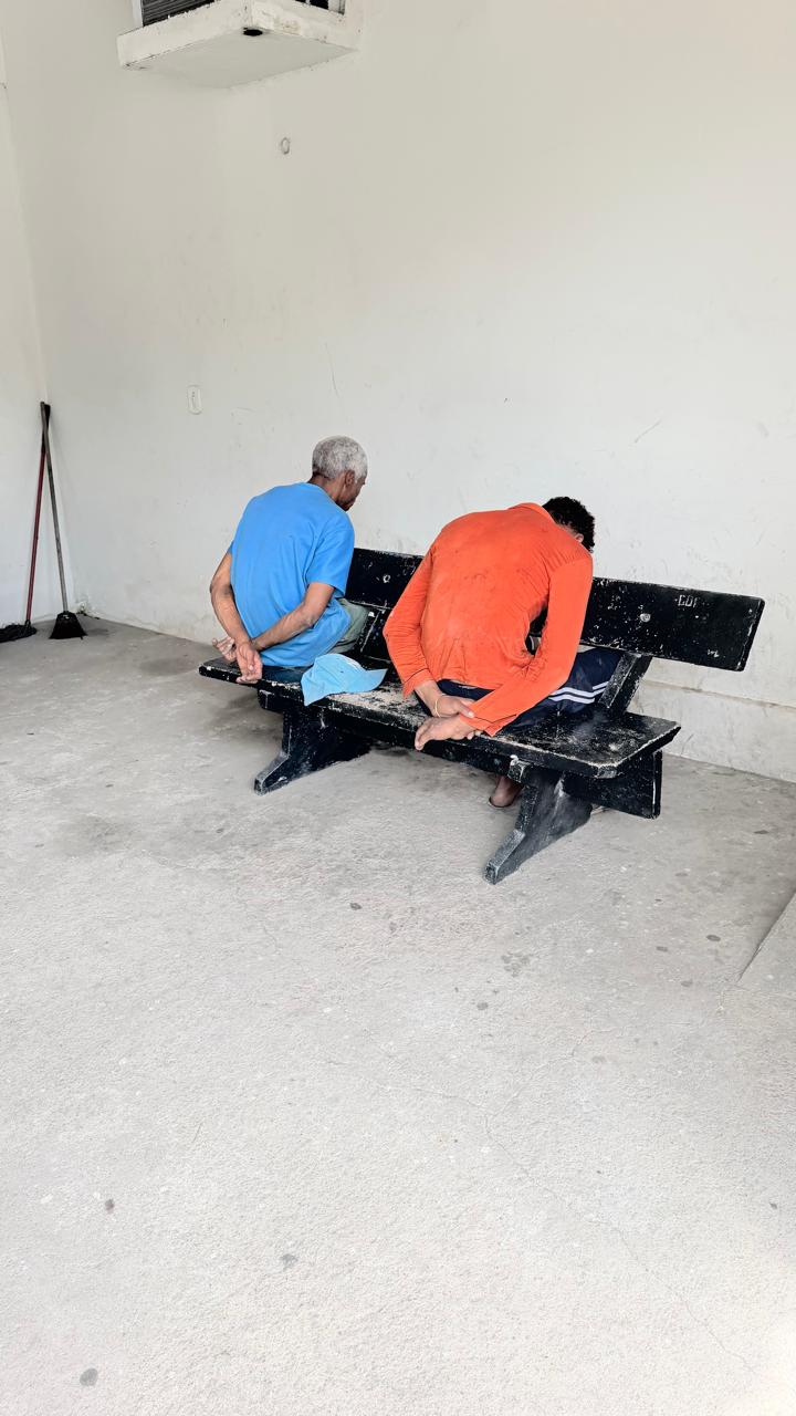 Vídeo: polícia prende dois suspeitos de assaltar loja de perfumes em Arapiraca