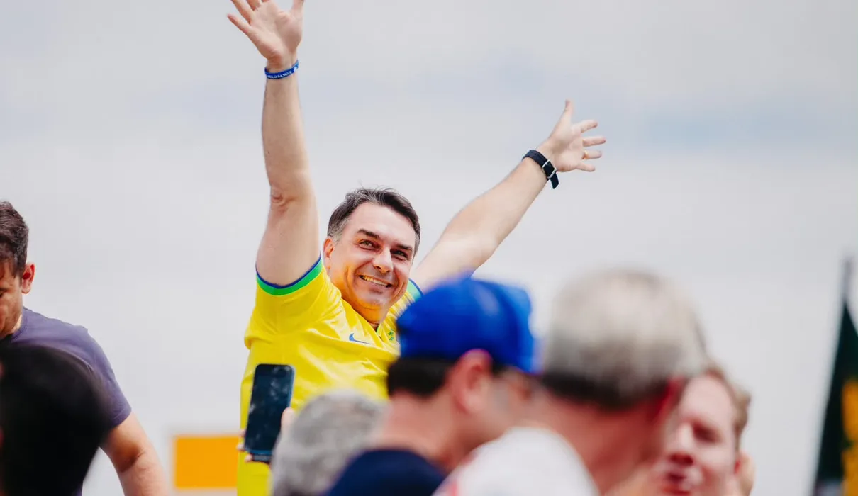 Flávio Bolsonaro agradece recepção em Maceió e Arapiraca e destaca força do Nordeste: “Vamos vencer”