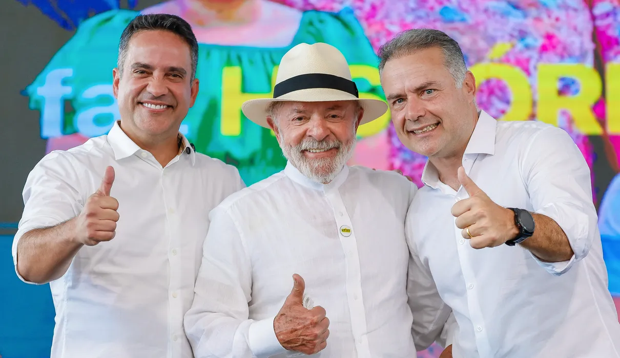 Lula retorna a Alagoas após dividir palco com Renan, Paulo e JHC; relembre como foi