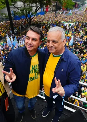 Alfredo Gaspar associa Lula à corrupção e diz que futuro é Flávio Bolsonaro