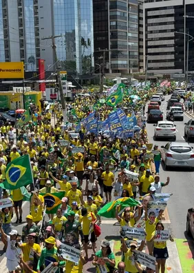 Bolsonaristas cruzam a orla de Maceió em ato por Flávio e contra Lula; veja como foi!