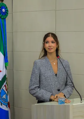 Campeã de ginástica rítmica, Duda Arakaki recebe homenagem em Maceió