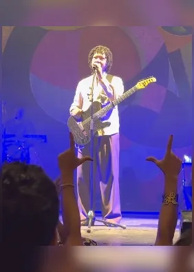 Djavan reforça apoio a Lula durante show, e presidente reage: 'Pronto para mais'
