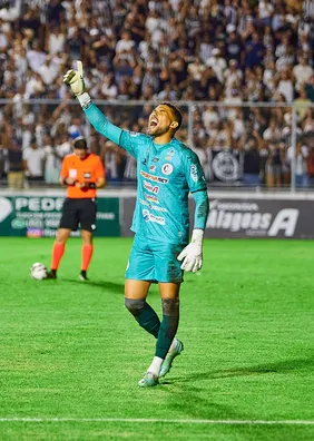 Emocionado, goleiro Rafael Mariano confirma saída do ASA: “Vai ter mais um torcedor aqui”