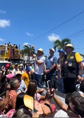 “Esse palanque é o de Lula”, diz Renan Filho, que alfineta JHC em Rio Largo